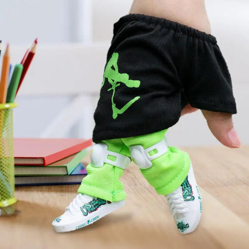 Mini Finger Scooter Set Mini Finger Skateboard With Pants And Shoes Halloween Party Favor Kids' Birthday Gift Game Toys