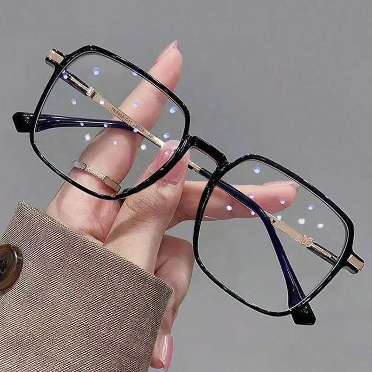 1 Pair of Women's Anti-Blue Glasses, Suitable for Using Computers, Watching TV, Playing Games and Using Mobile Phones, with Beautiful Glasses, Lenses and Fashionable Glasses